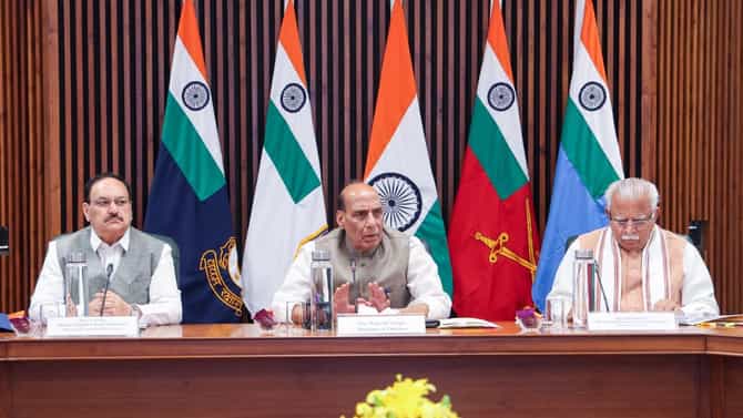 देशात पेट्रोल, डिझेल अन् खतांचा पुरेसा साठा, IGoM च्या बैठकीतून नागरिकांना मोठा दिलासा, साठेबाजी न करण्याचं आवाहन