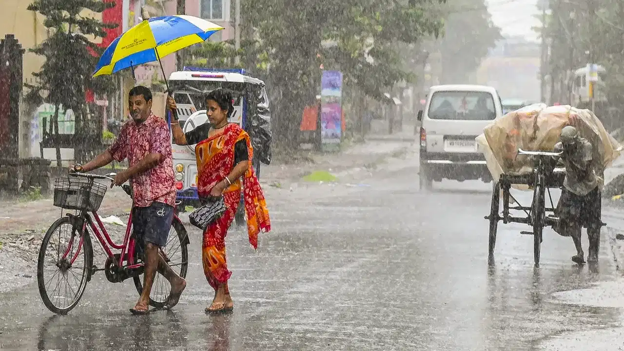 ऐन उन्हाळ्यात विजांच्या कडकडाटासह धो-धो बरसणार, या राज्यांना तुफानी पावसाचा अलर्ट जारी