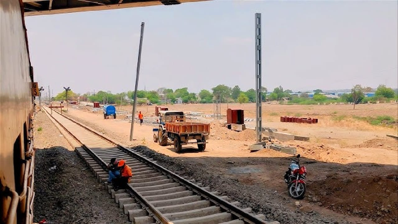 मात्र आता या स्थानकांचे चित्र बदलू लागले आहे. उत्तर-पश्चिम रेल्वेकडून येथे सुमारे 600 मीटर लांबीचे प्लॅटफॉर्म बांधण्याचे काम सुरू करण्यात आले आहे. यासोबतच वीज आणि इतर आवश्यक सुविधा देखील विकसित केल्या जात आहेत. 
