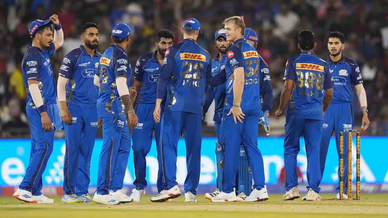 IPL 2026 : मुंबई इंडियन्सने प्लेऑफच्या शर्यतीतून बाहेर पडताच कर्णधार बदलला, झालं असं की..