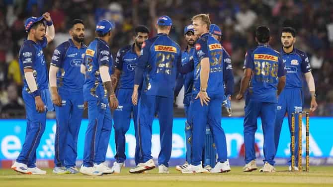 IPL 2026 : मुंबई इंडियन्सने प्लेऑफच्या शर्यतीतून बाहेर पडताच कर्णधार बदलला, झालं असं की..
