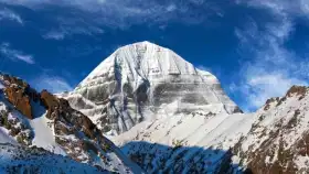 कैलास पर्वताचे विहंगम दृश्य पाहण्यासाठी 'या' ठिकाणाला द्या भेट