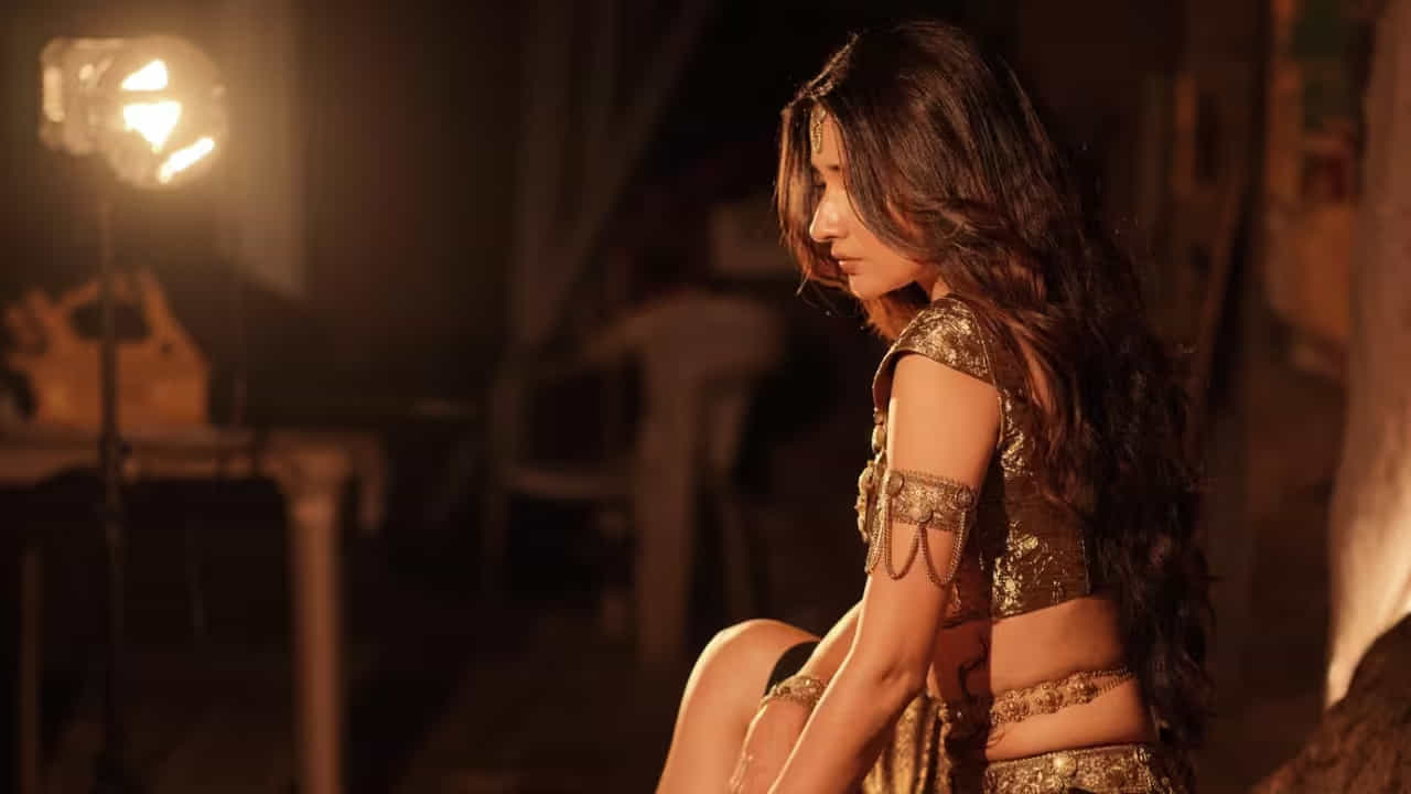 टीव्ही इंडस्ट्रीमध्ये आपल्या अभिनयाच्या जोरावर ओळख निर्माण करणारी कनिका मान सध्या चर्चेत आली आहे. ‘नागिन 7’ मालिकेत दिसणाऱ्या कनिका मानने नुकत्याच दिलेल्या एका मुलाखतीत आपल्या बालपणीच्या अत्यंत संवेदनशील आणि धक्कादायक अनुभवाबद्दल खुलासा केला आहे.