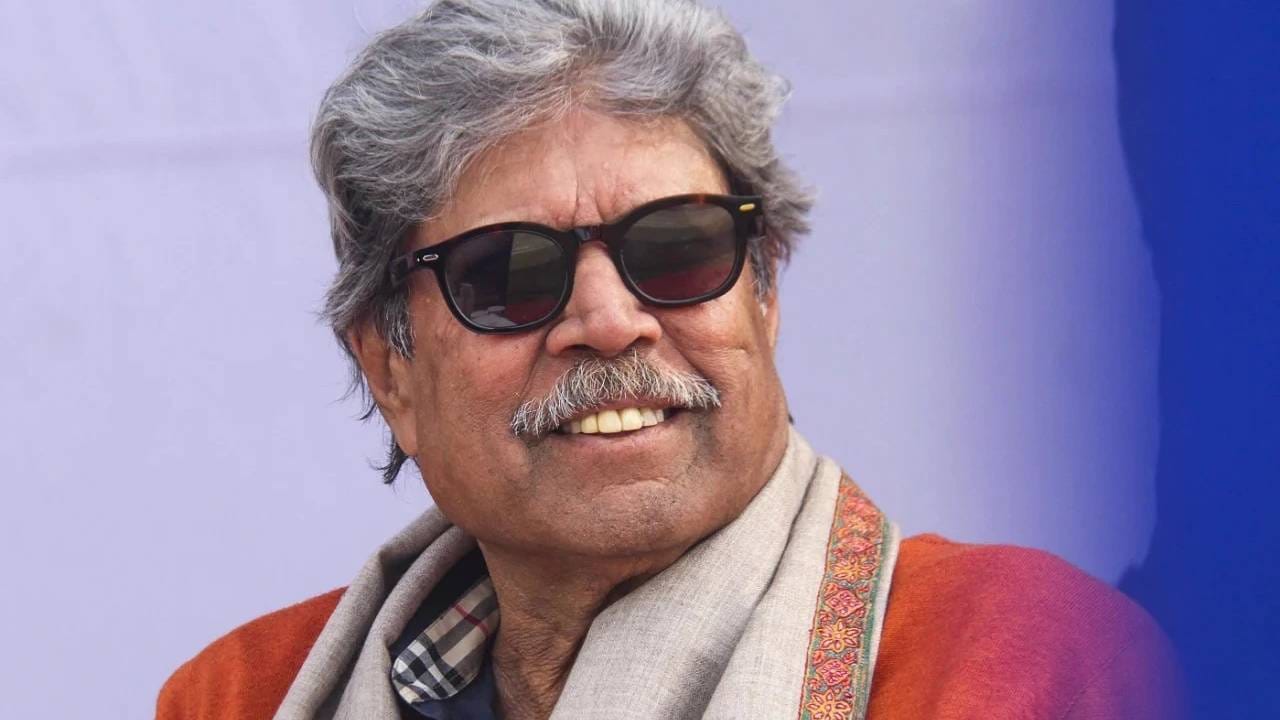भारताच्या पहिल्या वर्ल्ड कप विजेत्या टीमचे कॅप्टन कपिल देव यांना वैभव सूर्यवंशीबद्दल प्रश्न विचारण्यात आला, तेव्हा त्यांनी सावध प्रतिक्रिया दिली. कपिल देव स्पष्ट शब्दात म्हणाले की, 'ते रोज क्रिकेट पाहत नाहीत. म्हणून ठामपणे बोलणं योग्य होणार नाही' 