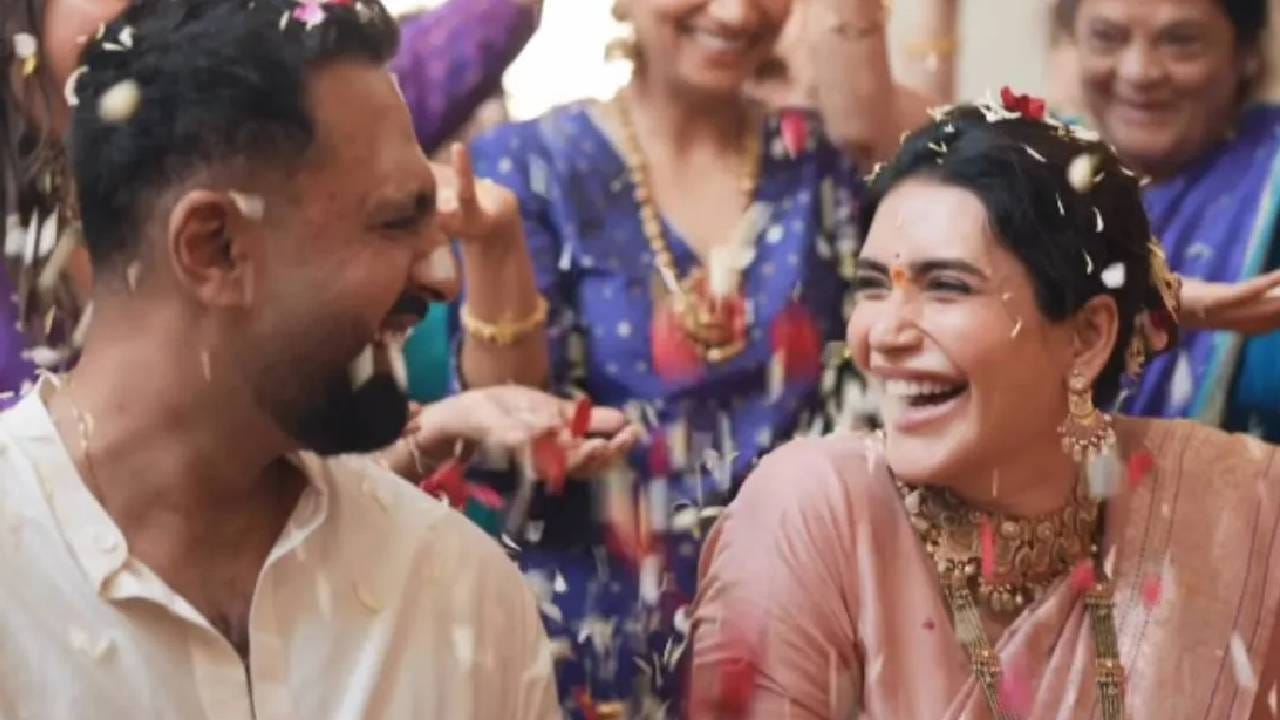 तुळू परंपरेनुसार झालेल्या या कार्यक्रमाच्या शेअर केलेल्या व्हिडिओमध्ये, अभिनेत्री तिच्या पतीसोबत विधींनुसार पूजा करताना दिसली. त्या दोघांनी मिळून सर्व विधी पार पाडले. या सोहळ्यादरम्यान त्यांचे कुटुंबीयही उपस्थित होते आणि संपूर्ण घर 'हर हर महादेव'च्या जयघोषाने दुमदुमून गेले होते.