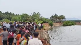 शिंपले गोळा करण्यासाठी गेले ते परतलेच नाहीत; 8 जणांचा बुडून मृत्यू.