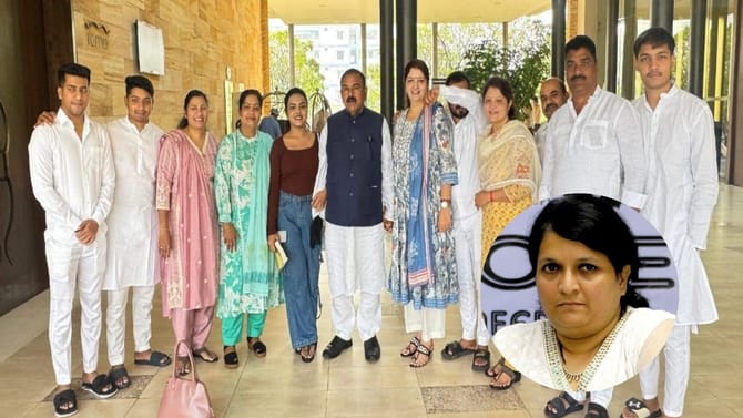 भोंदू खरात सोबतचा चाकणकरांचा फोटो ट्विट करत दमानियांचा मोठा दावा काय?