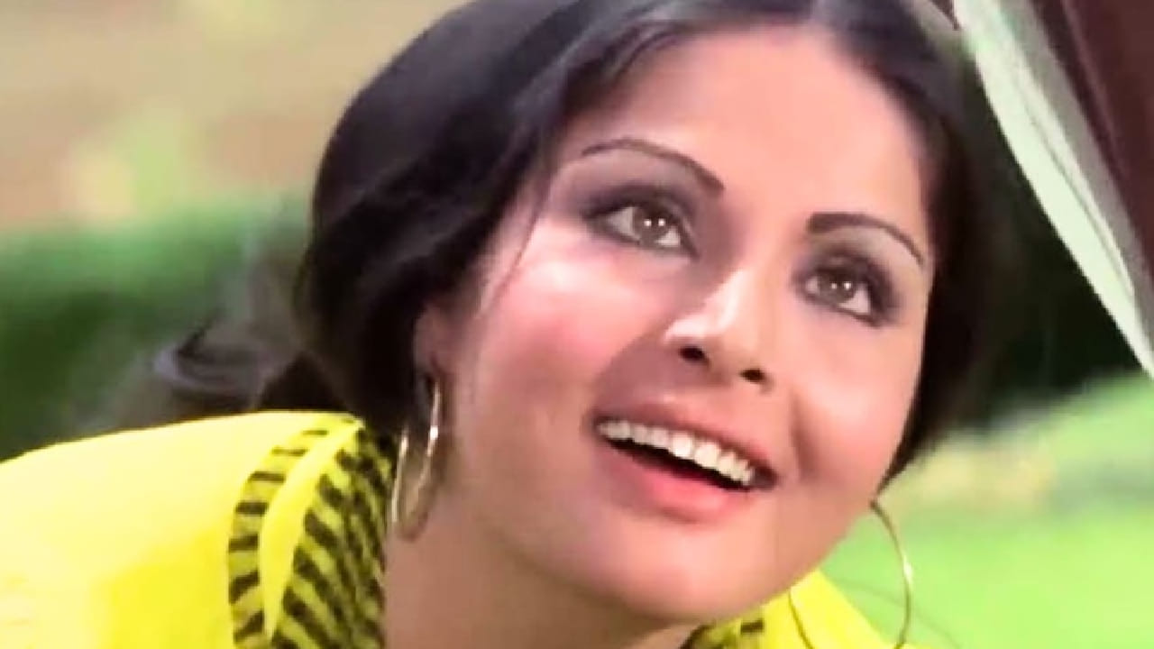 हे गाणं 1973 साली प्रदर्शित झालेल्या ब्लॅकमेल या चित्रपटातील आहे. या गाण्याला दिग्गज गायक किशोर कुमार यांनी आपला जादुई आवाज दिला होता. या गाण्याचं चित्रीकरण त्या काळाच्या मानाने अतिशय वेगळ्या पद्धतीने करण्यात आलं होतं.