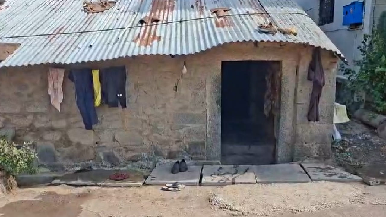 कोल्हापूर जिल्ह्यातील कागल तालुक्यातील एकोंडी गावच्या अक्षय ढेरे याने व्हिएतनाम येथे सुरू असलेल्या 23 वर्षांखालील आशियाई कुस्ती स्पर्धेत 57 किलो वजन गटात सुवर्णपदक पटकावत जिल्ह्याचे नाव आंतरराष्ट्रीय स्तरावर उज्ज्वल केले आहे.