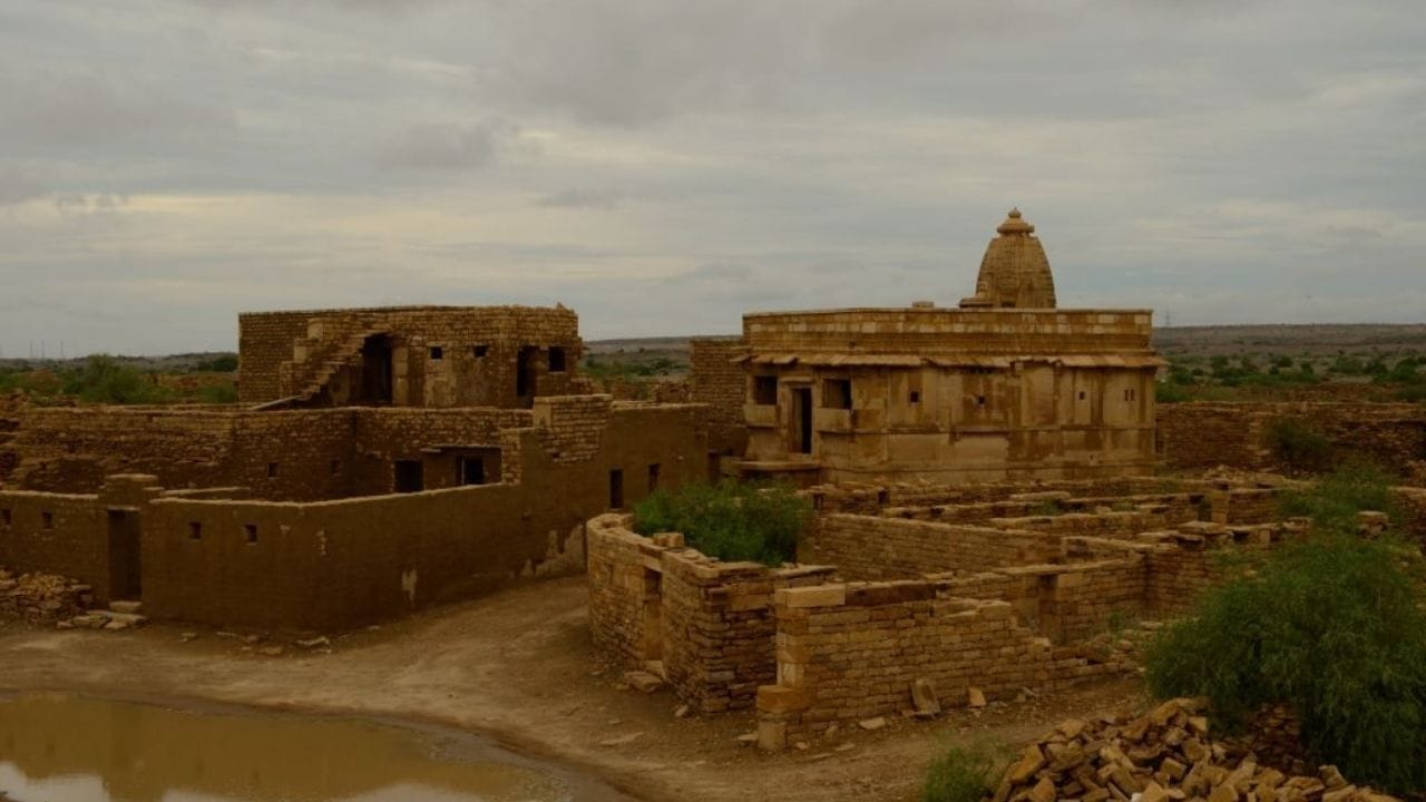 या गावातील लोकांनी रातोरात घरदार सोडले होते, मिळाला होता शाप, काय आहे नेमके रहस्य ? या गावातील लोकांनी रातोरात घरदार सोडले होते, मिळाला होता शाप, काय आहे नेमके रहस्य ?