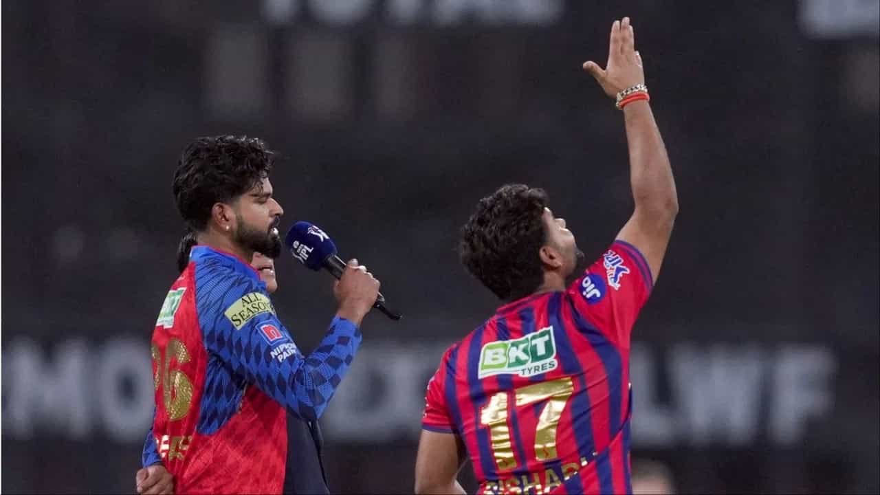आयपीएल स्पर्धेच्या इतिहासात नेतृत्वाच्या जबाबदारीसह बॅटिंग किंवा बॉलिंगने योगदान देणारे असंख्य कर्णधार आहेत. मात्र यात आघाडीवर असलेले मोजकेच कर्णधार आहेत. पंजाबने लखनौ सुपर जायंट्स विरुद्ध विजय मिळवला. श्रेयस अय्यर याने शतक करुन पंजाबच्या विजयात प्रमुख योगदान दिलं. श्रेयसने यासह दिग्गज सचिन तेंडुलकर याला मागे टाकलं. (Photo Credit: PTI)