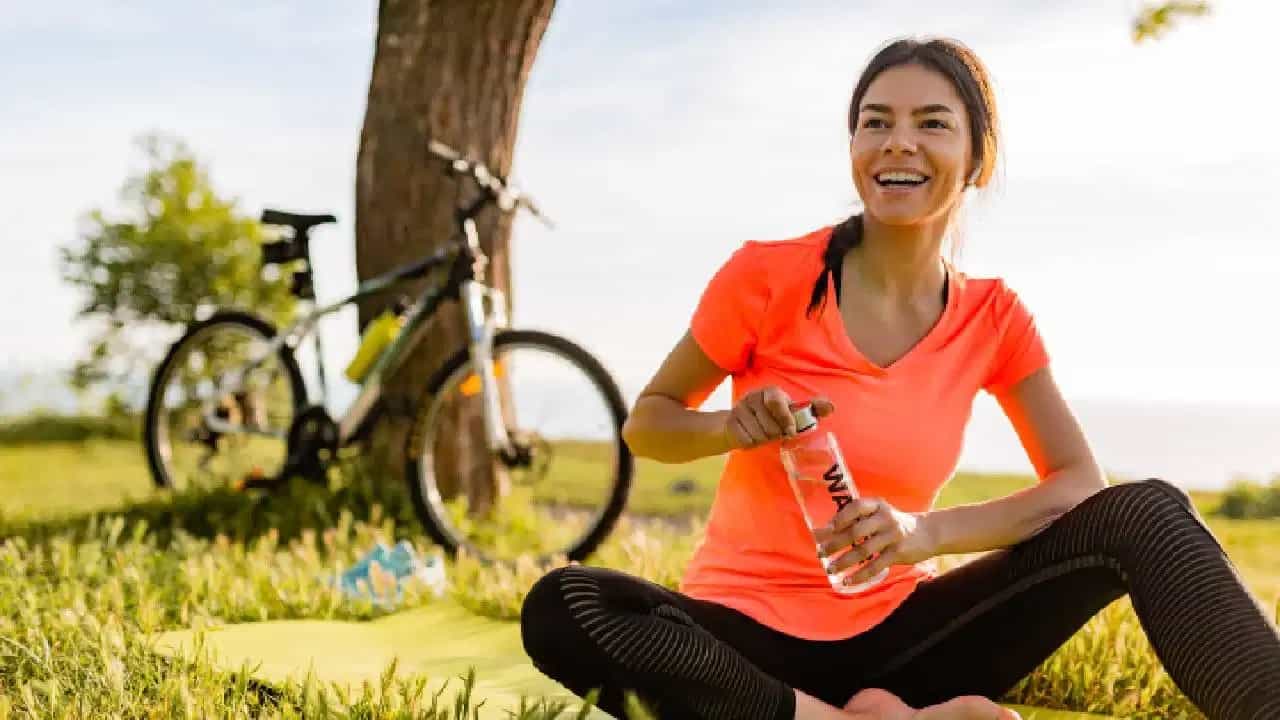 निरोगी आयुष्य जगण्याचा विचार करताय? आजच या सवयींचा त्याग करा...