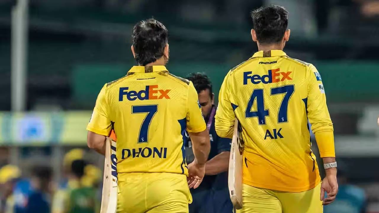 आश्चर्य म्हणजे धोनी या पर्वात एकही सामना खेळला नाही आणि निवृत्तीही जाहीर केलेली नाही. त्यामुळे धोनी पुढच्या पर्वातही खेळेल असं बोललं जात आहे. कारण इम्पॅक्ट प्लेयर नियम पुढच्या स्पर्धेतही असण्याची शक्यता आहे. (Photo: IPL/BCCI)