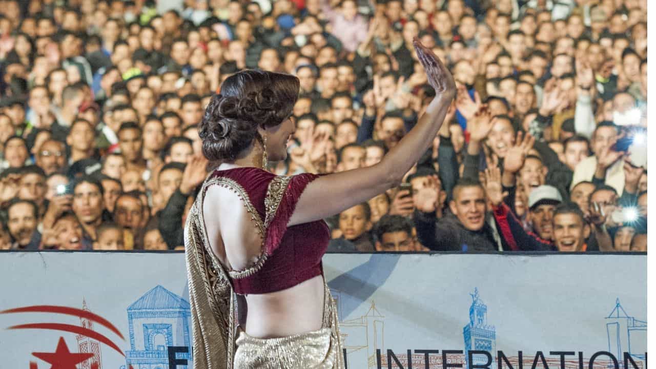 दूरदर्शनने पहिल्याच शोमध्ये केलं रिजेक्ट; नंतर बनली सुपरस्टार, प्रेक्षक चित्रपटासाठी होतात वेडे, या अभिनेत्रीला ओळखलत का?