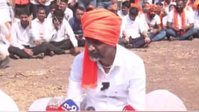 34 डिग्री सेल्सियसवर पारा... डोक्याला मुंडासे, जरांगेंच उन्हात उपोषण.