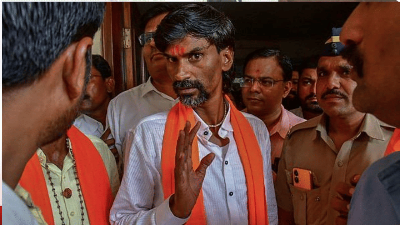 परळीवाल्याला तर आता... मनोज जरांगेंनी काढला त्या घातपाताचा विषय अन्.. काय घडलं? परळीवाल्याला तर आता... मनोज जरांगेंनी काढला त्या घातपाताचा विषय अन्.. काय घडलं?