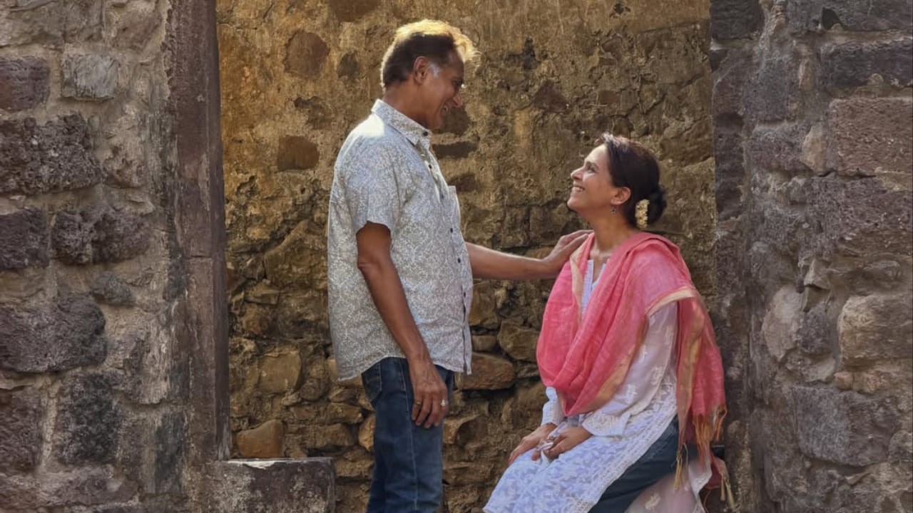 मराठी मनोरंजन विश्वातील लोकप्रिय जोडपे ऐश्वर्या नारकर आणि अविनाश नारकर यांनी त्यांच्या नव्या पारंपरिक फोटोशूटमुळे सोशल मीडियावर पुन्हा एकदा चाहत्यांचे लक्ष वेधून घेतले आहे.