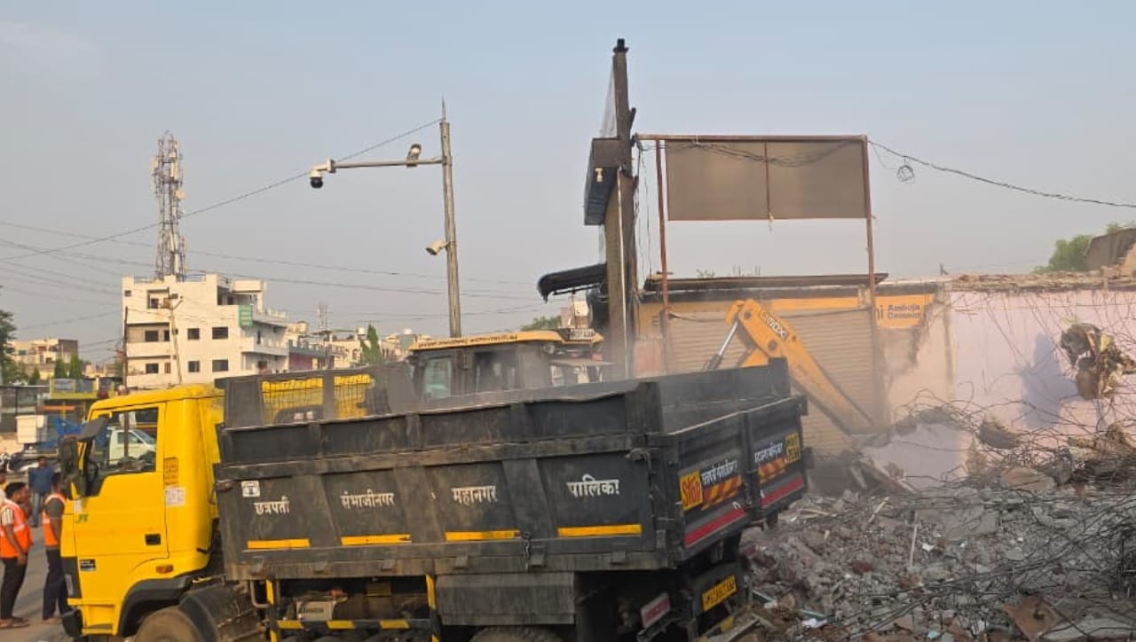मतीन पटेल यांचे निवासस्थान, कार्यालय आणि ६ इतर आस्थापनांसह एकूण ३ मुख्य जागांवर कारवाई केली जात आहे. ५०० मीटर अंतरावर असलेल्या एका अन्य प्रॉपर्टीवरही कारवाई केली जाणार आहे.
