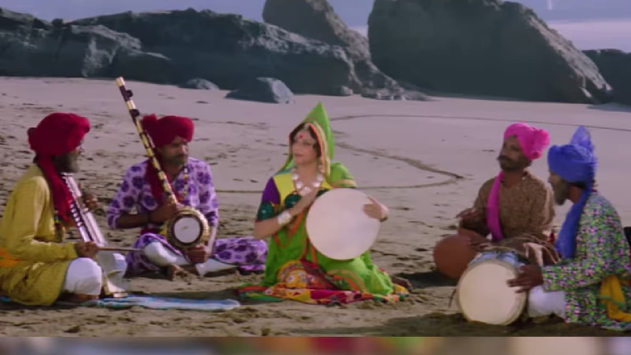 ‘बडी लंबी जुदाई’ हे गाणे प्रदर्शित होताच श्रोत्यांच्या मनावर अधिराज्य गाजवू लागले. प्रिय व्यक्तीपासून झालेल्या दूराव्याची वेदना या गीतात इतक्या प्रभावीपणे व्यक्त करण्यात आली आहे की आजही हे गाणे ऐकताना अनेकांच्या डोळ्यांत पाणी येते.