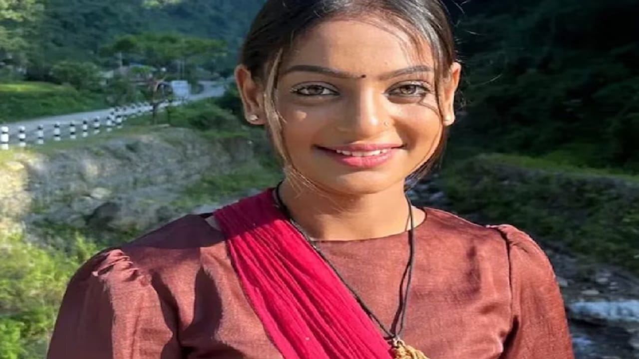 10 वेळा वाईट स्पर्श आणि…, दिग्दर्शकाचा ‘डर्टी पिक्चर’ अखेर समोर, मोनालिसाकडून सत्य अखेर समोर