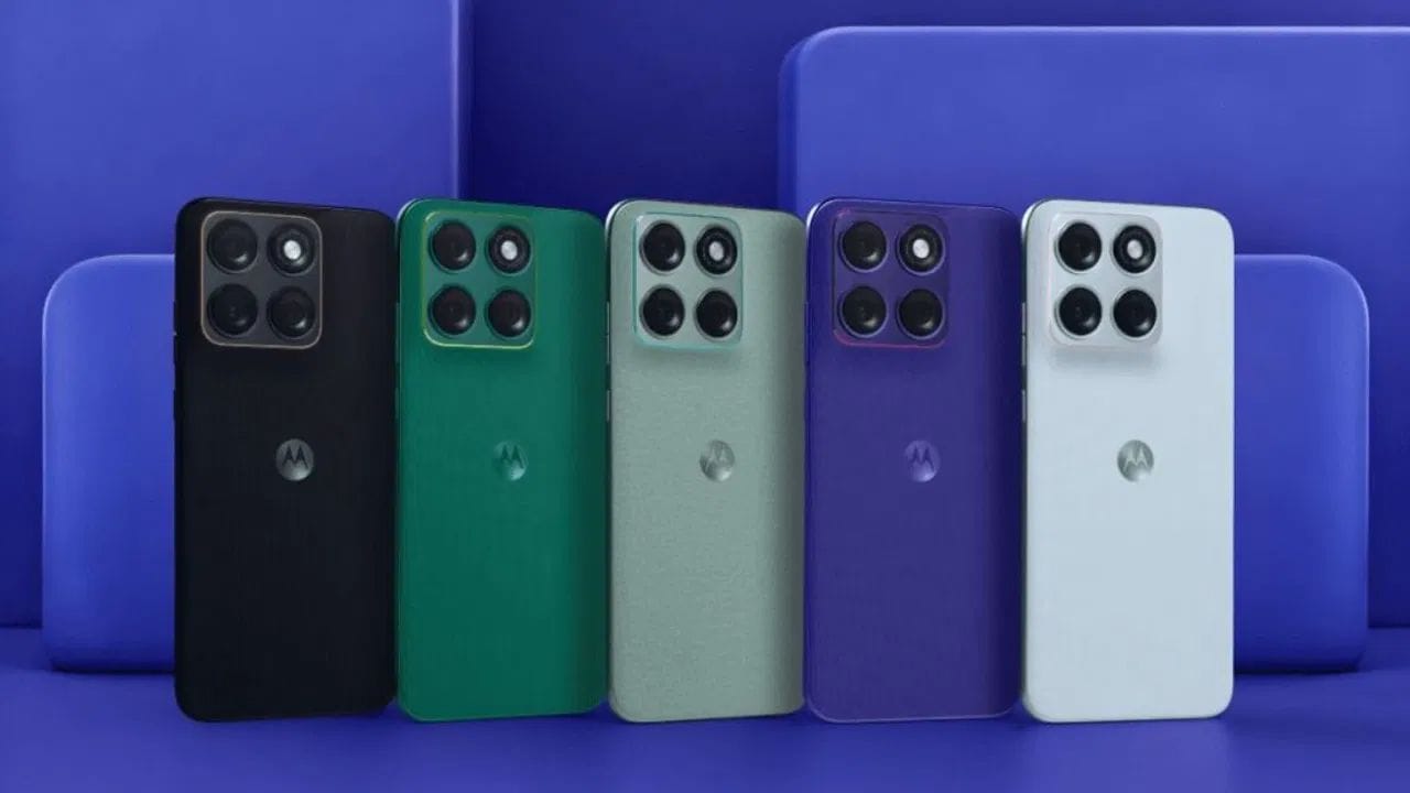 Motorola Edge 70 Fusion - या बजेटमध्ये हा स्मार्टफोन संतुलित मानला जात आहे. यात 6.78 इंचाचा 1.5K AMOLED डिस्प्ले दिलेला असून त्यामुळे शानदार सुस्पष्ट चित्र दिसते. या फोनमध्ये Snapdragon 7s Gen 4 प्रोसेसर आहे, ज्यामुळे रोजचा वापर स्मूद होतो. यात 7000mAh तगडी बॅटरी आहे.ही एक दिवस आरामात चालते. या फोनचे डिझाईन स्लीम आणि प्रीमियम आहे. याची सुरुवातीची किंमत ₹26,999 आहे.