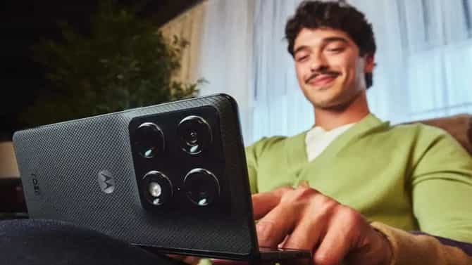 5 कॅमेऱ्यांचा Motorola Razr Fold ची विक्री सुरू, मिळवू शकता 14 हजार रुपयांचे बंपर डिस्काउंट