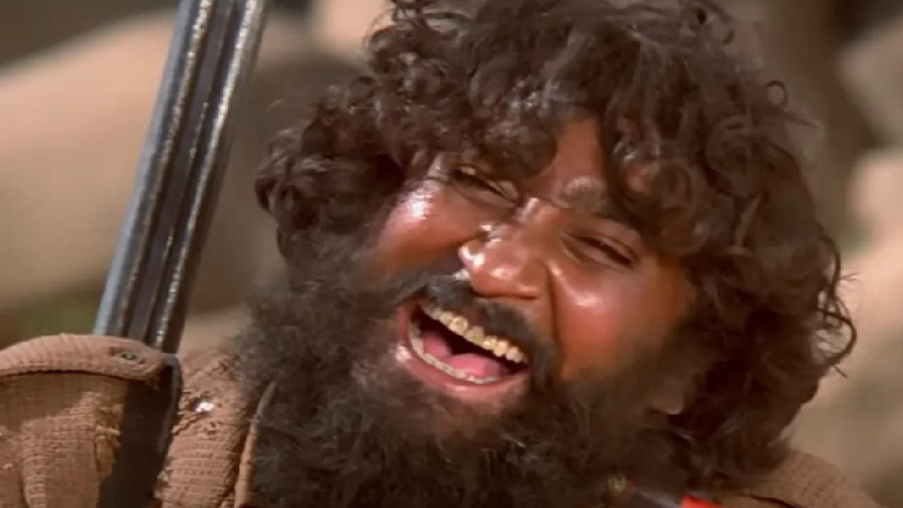 बॉलिवूड इंडस्ट्रीमध्ये असे काही चित्रपट आहेत, ज्यामधील काही सीन हे आयकॉनिक ठरतात. असे सीन शूट करण्यासाठी देखील मोठ्या प्रमाणात मेहनत घेतली जाते. असाच एक सीन सध्या चर्चेत आला आहे.