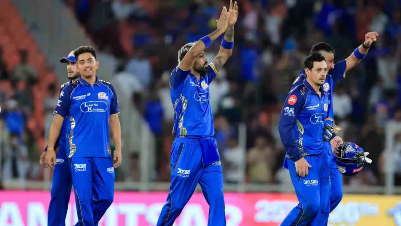 आयपीएल 2026 स्पर्धेत मुंबई इंडियन्सच्या चाहत्यांच्या पदरी निराशा पडली आहे. पहिल्या सामन्यात विजय मिळवला. पण त्यानंतर विजयाची गाडी रूळावरून घसरली. त्यानंतर एक सामना जिंकला आणि पुन्हा एकदा पराभवाचं तोंड पाहावं लागलं. (Photo: IPL/BCCI)