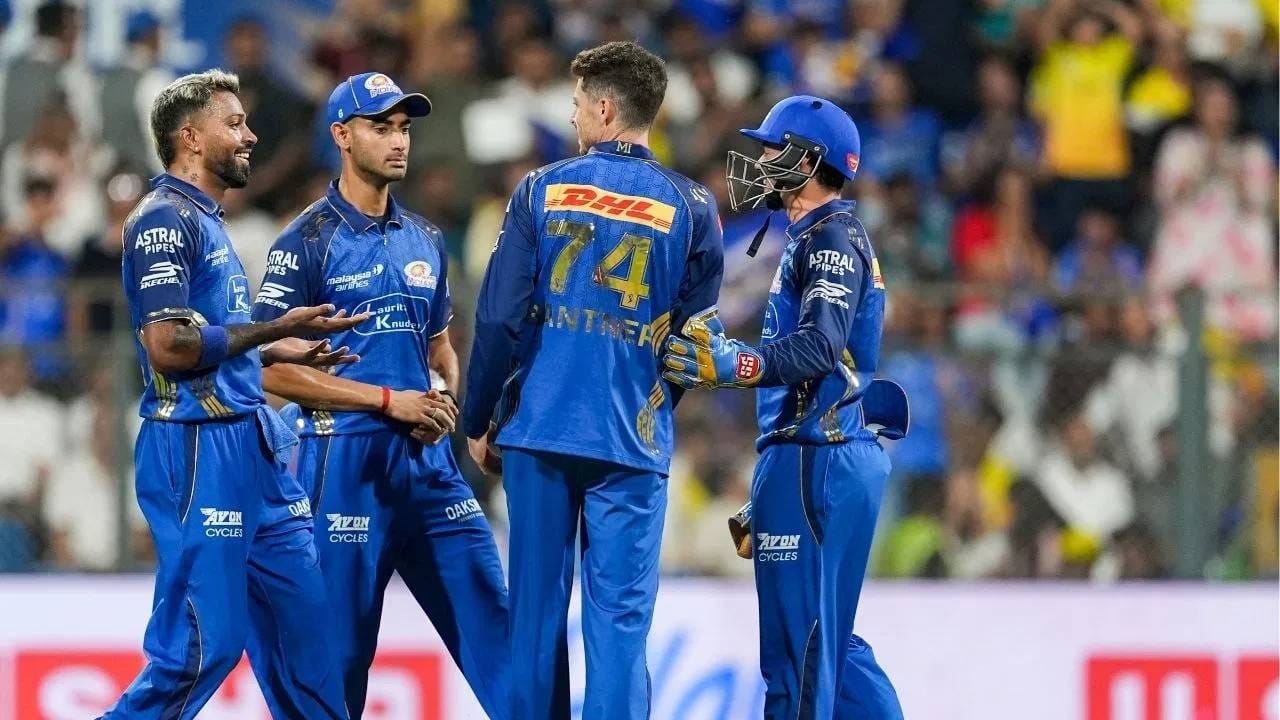 मुंबई इंडियन्सने आयपीएल 2026 स्पर्धेत 13 सामने खेळले आहेत. त्यापैकी 9 सामने गमावले आहेत. तर चार सामन्यात विजय मिळवला आहे. त्यामुळे स्पर्धेतील आव्हान संपुष्टात आलं आहे. आता शेवटचा सामना वानखेडे स्टेडियमवर होणार आहे. हा सामना राजस्थान रॉयल्ससाठी खूपच महत्त्वाचा आहे. (PHOTO CREDIT- PTI)