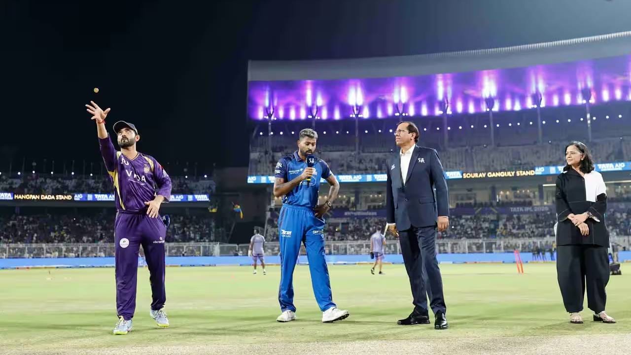 आयपीएल 2026 स्पर्धेत मुंबई इंडियन्सने एक विक्रम आपल्या नावावर केला आहे. हा विक्रम धावा किंवा विकेटचा नाही. त्यामुळे चर्चा तर होणारच नाही. आयपीएल 2026 स्पर्धेतील 65व्या सामन्यात मुंबई इंडियन्सने पुन्हा कर्णधार बदलला. (Photo: IPL/BCCI)