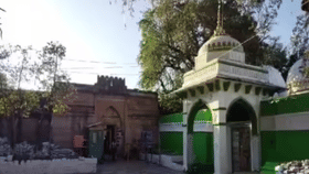 ही मशीद नाही मंदिरच! 800 वर्षांपासून सुरु असलेल्या वादावर, उच्च...