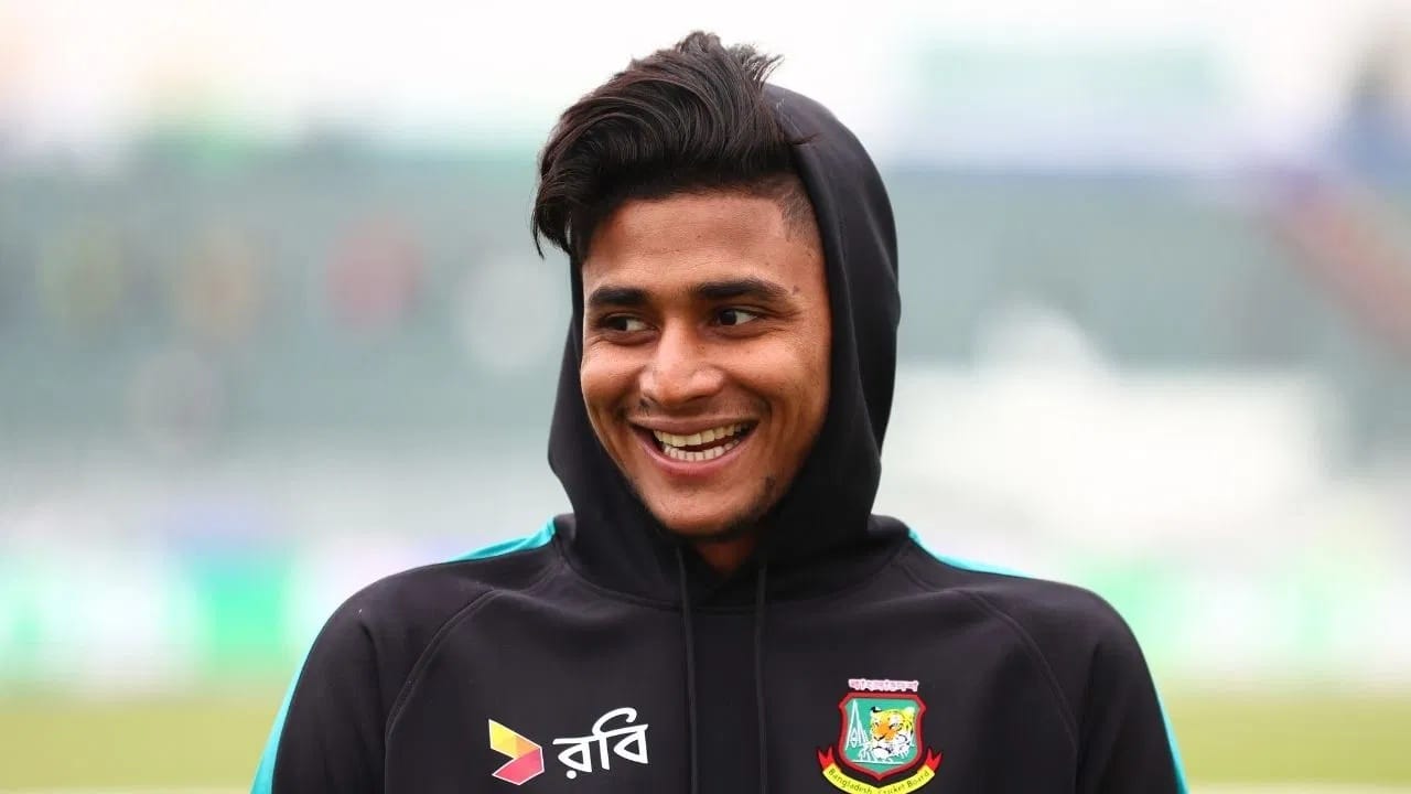 त्यामुळे नाहीद राणा याला आयपीएल स्पर्धेच्या आगामी 20 व्या मोसमात संधी मिळणार, अशा प्रश्न उपस्थित केला जात आहे. बांगलादेशने भारतासोबत टी 20i वर्ल्ड कप स्पर्धेत खेळण्यावरुन आडमुठेपणाची भूमिका घेतली होती. मात्र आता बांगलादेशला त्यांची चूक लक्षात आलीय. त्यामुळे बांगलादेश संबंध सुधारण्यासाठी आग्रही आहे. त्यामुळे भविष्यात 2 देशातील संबंध सुधारल्यास नाहीद राणा याच्यासह बांगलादेशसाठी पुन्हा एकदा आयपीएलचे दार खुले होतील.  (Photo: Getty Images)