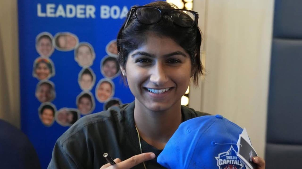 विश्वचषकादरम्यान नंदिनीला भारतीय संघाकडून खेळण्याची संधी मिळते की नाही याकडे सर्वांचे लक्ष लागले आहे. मात्र, विश्वचषकाच्या आधी भारतीय संघ इंग्लंडमध्ये तीन सामन्यांची टी20 मालिका खेळणार असून, या मालिकेतच तिचे पदार्पण होऊ शकते. (Photo: nandnisharma Instagram)