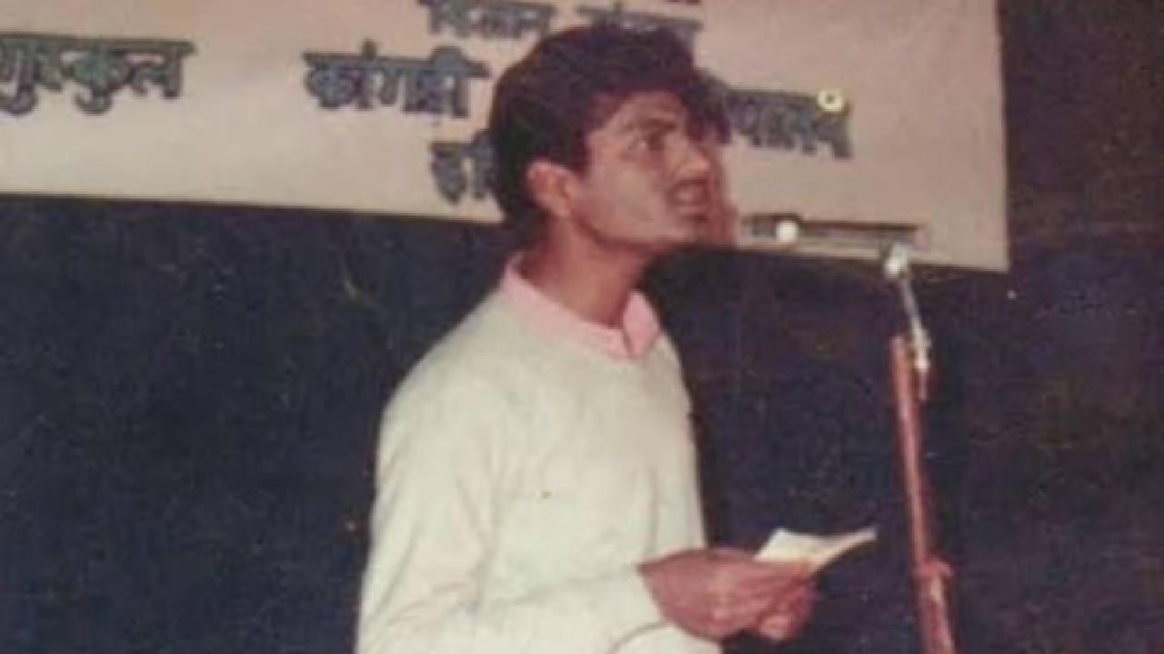 या संघर्षाच्या काळात त्यांनी गुजरात मधील वडोदरा येथे एका पेट्रोकेमिकल कंपनीत केमिस्ट (Chemist) म्हणून नोकरी केली. तिथे त्यांचे काम केमिकल टेस्टिंग आणि लॅबशी संबंधित होते. त्यांची नोकरी ठीकठाक चालली होती, पण त्यांच्या मनात नेहमी काहीतरी वेगळं करण्याची इच्छा होती. लहानपणापासूनच चित्रपट आणि अभिनयाची आवड त्यांच्या मनात घर करून होती, जी त्यांना हळूहळू थिएटर (रंगभूमी) च्या दुनियेकडे खेचत होती. नोकरी करत असताना मनात चाललेल्या या इच्छेने त्यांना आतून अस्वस्थ केले होते.