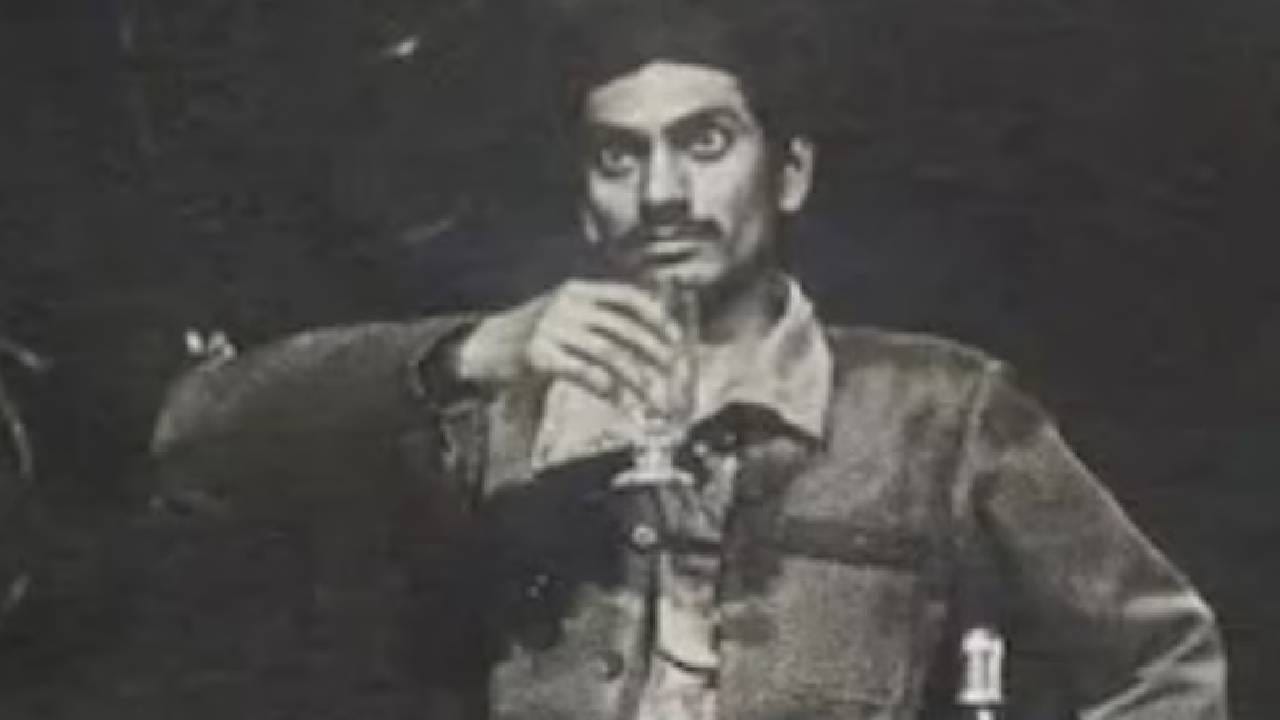 शेवटी नोकरी सोडून या अभिनेत्याने आपल्या मनाचे ऐकले आणि दिल्ली गाठून ते थिएटरशी जोडले गेले. तिथे त्यांनी प्रसिद्ध NSD (नॅशनल स्कूल ऑफ ड्रामा) मध्ये प्रवेश घेतला आणि अभिनयाचे धडे गिरवण्यास सुरुवात केली. पण थिएटरमधील आयुष्य सोपे नव्हते. पैशांची इतकी चणचण होती की, अनेकदा उदरनिर्वाहासाठी त्यांना वॉचमन (सुरक्षारक्षक) म्हणूनही नोकरी करावी लागली. याच काळात त्यांनी छोट्या-मोठ्या ऑडिशन्स देण्यास सुरुवात केली आणि चित्रपटांमध्ये काम मिळवण्यासाठी प्रयत्न करत राहिले. सुरुवातीच्या दिवसांत त्यांना फक्त छोट्या भूमिका मिळायच्या, ज्यामुळे स्वतःची ओळख निर्माण करणे कठीण होते.