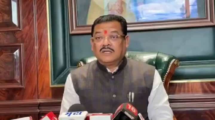 Sanjay Shirsat | निदा खान फक्त मोहरा, महाराष्ट्रभर मोठं जाळं कार्यरत?; नाशिक धर्मांतर प्रकरणावरून संजय शिरसाट आक्रमक SIT चौकशीची मागणी Sanjay Shirsat | निदा खान फक्त मोहरा, महाराष्ट्रभर मोठं जाळं कार्यरत?; नाशिक धर्मांतर प्रकरणावरून संजय शिरसाट आक्रमक SIT चौकशीची मागणी