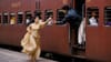 जा सिमरन जा… या आयकॉनिक सीनचं लोकेशन पर्यटनस्थळ करा; अनुपम खेर भावूक...