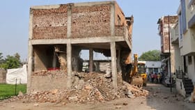 आश्रय दिला आणि घरच गेलं; मतीन पटेलच्या घरावर मनपाचा बुलडोझर.