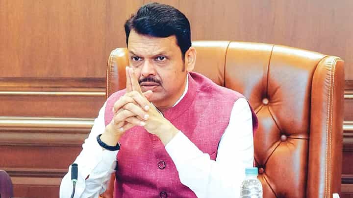 Devendra Fadnavis | मुख्यमंत्री फडणवीसांचा मोठा निर्णय; मंत्र्यांचे ताफे कमी होणार, सरकारी खर्चावर ब्रेक लागणार? Devendra Fadnavis | मुख्यमंत्री फडणवीसांचा मोठा निर्णय; मंत्र्यांचे ताफे कमी होणार, सरकारी खर्चावर ब्रेक लागणार?