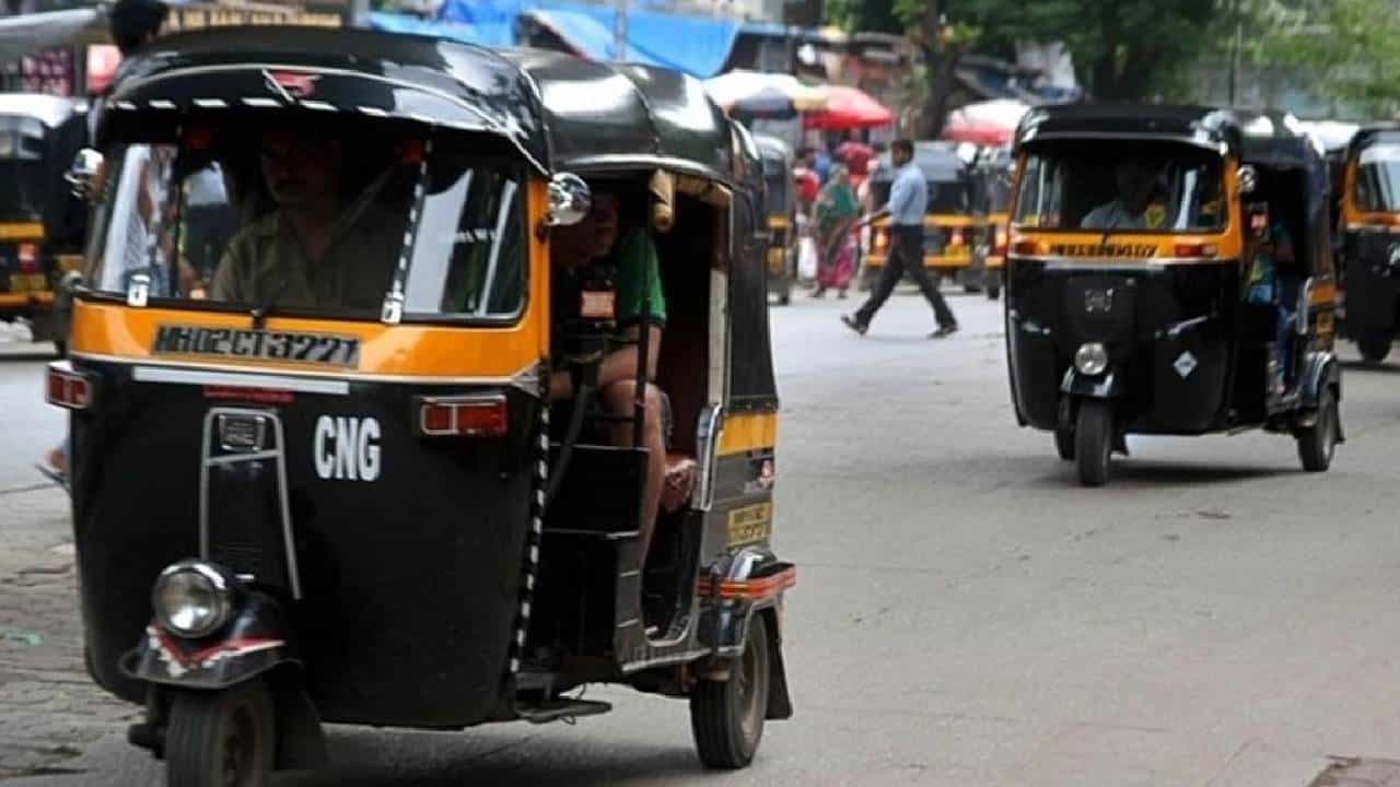 Thane Auto Cheaking | RTO अधिकारी उतरले रस्त्यावर! रिक्षाचालकांना थेट मराठीत प्रश्न, उत्तर नाही आलं तर....15 ऑगस्टनंतर मोठी कारवाई होणार?