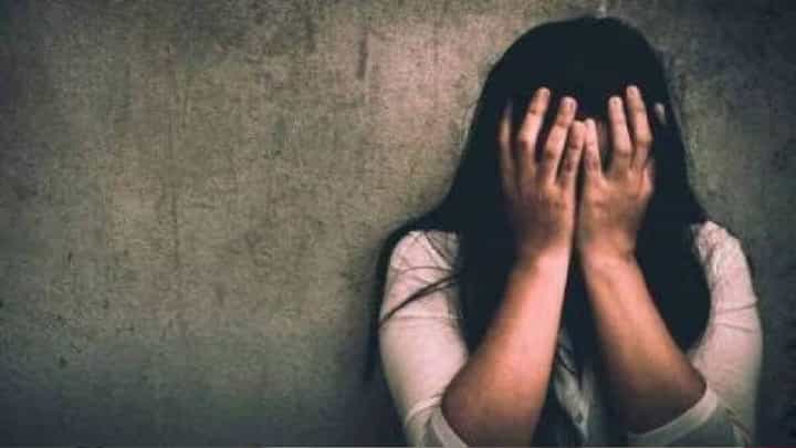Sangli | तू मागच्या जन्मी नागिण होतीस! म्हणत अल्पवयीन मुलीला जाळ्यात ओढलं? अन् जे झालं ते..... Sangli | तू मागच्या जन्मी नागिण होतीस! म्हणत अल्पवयीन मुलीला जाळ्यात ओढलं? अन् जे झालं ते.....
