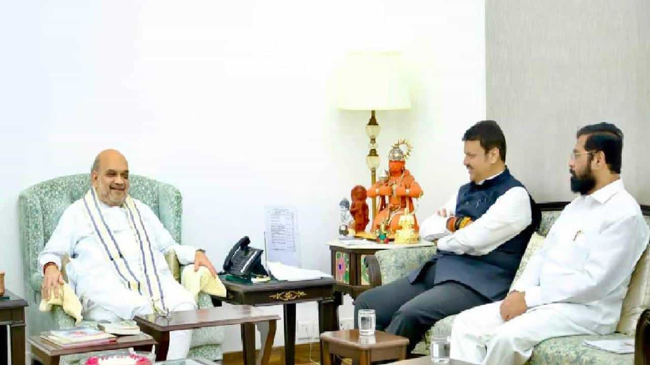 Eknath Shinde Meet Amit Shah | भाजपचा फॉर्म्युला शिंदेंनी फेटाळला?; महायुतीत हायव्होल्टेज ड्रामा सुरूच...जागावाटपावरून शिंदे थेट दिल्ली दरबारी! Eknath Shinde Meet Amit Shah | भाजपचा फॉर्म्युला शिंदेंनी फेटाळला?; महायुतीत हायव्होल्टेज ड्रामा सुरूच...जागावाटपावरून शिंदे थेट दिल्ली दरबारी!