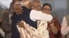 मोदींनी स्टेजवर एका वृद्ध आजोबांना मिठी मारली, ते कोण आहेत?.