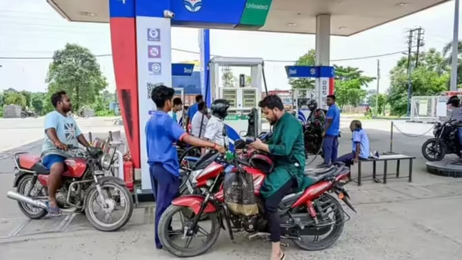 मोठा दणका! पेट्रोल आणि डिझेलच्या किमतीत पुन्हा वाढ, ज्याची भीती तेच..