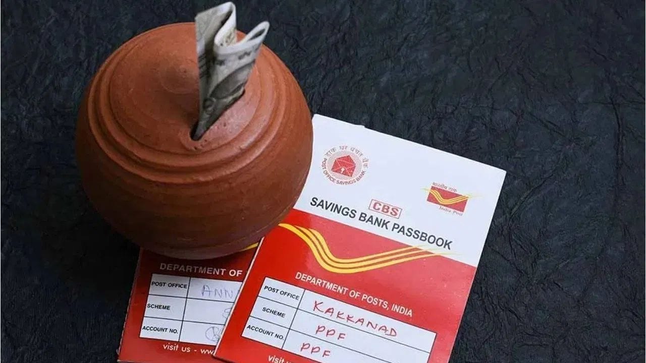 115 महीन्यात पैसे डबल - पोस्ट ऑफिस किसान विकास पत्र योजना (Kisan Vikas Patra Scheme) आपल्या गुंतवणूकदारांना केवळ 115 महिन्यात पैसे डबल करण्याची गॅरंटी देते.या पैसे डबल करणाऱ्या योजनेत सरकार चांगले 7.50 टक्के व्याज देते. यात गुंतवणूकीवर एकूण रकमेवर वार्षिक व्याज मिळते. या योजनेची मॅच्युरिटी पीरियड 115 महिने म्हणजे 9 वर्षे 7 महिन्यांचा आहे. याच्या व्याजामुळे मॅच्युरिटीपर्यंत पैसे डबल होतात.(Photo: ITG)