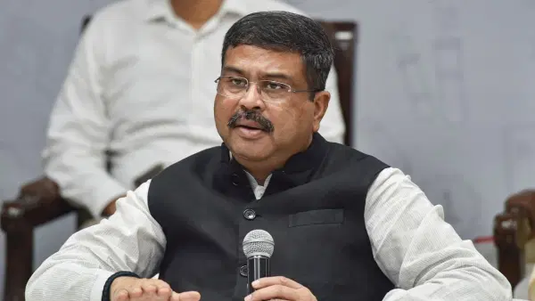 पोर्टल आणि पेमेंटसंबंधी समस्यांमुळे विद्यार्थी त्रस्त, धर्मेंद्र प्रधान यांनी CBSE कडे मागितला अहवाल