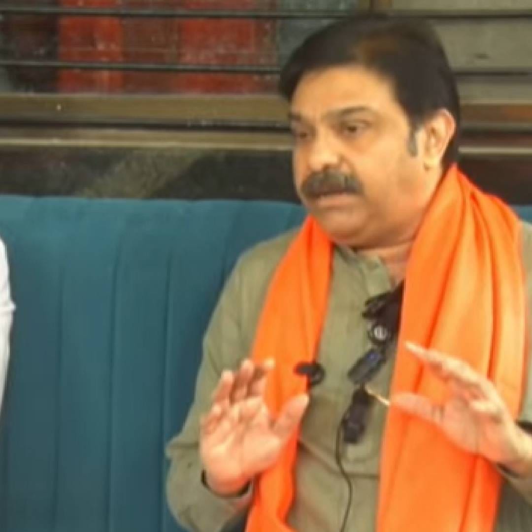 "एक मराठा समाजाचा कार्यकर्ता म्हणून, समाजामुळे आमदार झालो. तुमच्यामुळे समाजाला देशात मान मिळाला. तुमचा मला व्यक्तिगत सत्कार करायचा होता. तुमच्या मनातला माझ्याबद्दलचा द्वेष दूर करायचा होता. आंदोलन करताना काही विषय मांडले जातात, काही विषयांची ग्वाही दिली जाते. काही विषय अडून राहतात ते अडलेले विषय काय आहेत? माझ्या माध्यमातून आपल्याला काही मदत होऊ शकते का? मी तुमचा दूत बून शकतो का?" असं प्रसाद लाड म्हणाले.  