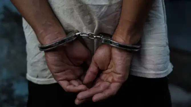 मोठी बातमी! शिवसेनेच्या बड्या नेत्याच्या जवळच्या व्यक्तीला अटक, माजी खासदारावरही गुन्हा दाखल