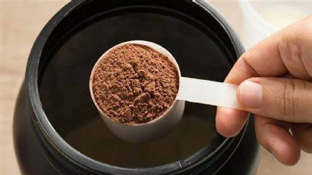 फिटनेस ट्रेंड वाढला, पण प्रोटीन पावडर किती सुरक्षित? जाणून घ्या सत्य फिटनेस ट्रेंड वाढला, पण प्रोटीन पावडर किती सुरक्षित? जाणून घ्या सत्य