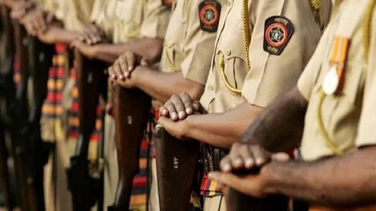 पुण्यात मोठी कारवाई! रातोरात 21 जणांना बसवलं घरी, 8 पोलीस अधिकारी अन्... नेमकं काय घडलं? पुण्यात मोठी कारवाई! रातोरात 21 जणांना बसवलं घरी, 8 पोलीस अधिकारी अन्... नेमकं काय घडलं?